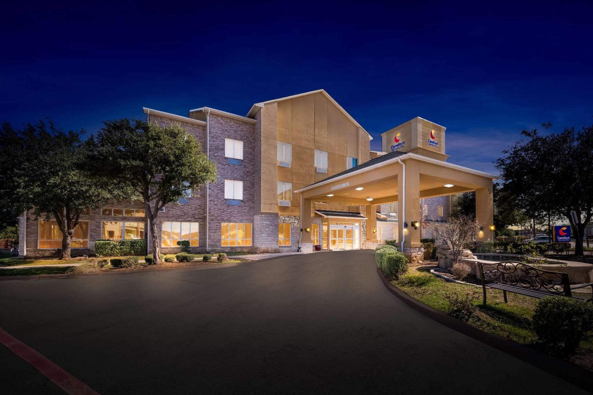 Comfort Inn & Suites Near Lake Lewisville Corinth Dış mekan fotoğraf